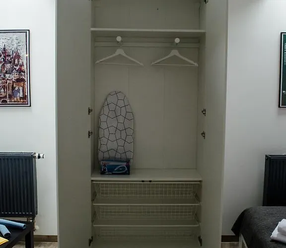 מלון דירות Modern In Old City 3*