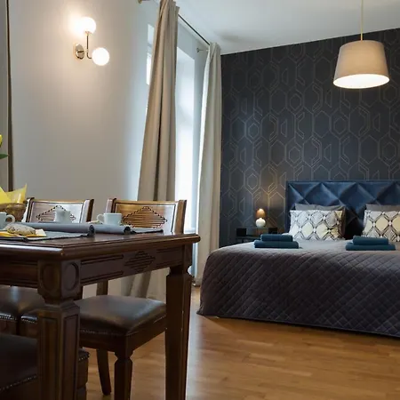 Modern In Old City Apartahotel