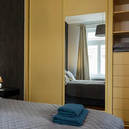 מלון דירות Modern In Old City 3*
