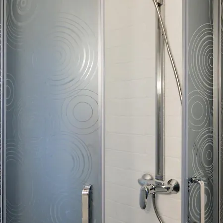 מלון דירות Modern In Old City 3*