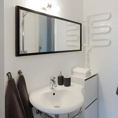 מלון דירות Modern In Old City 3*