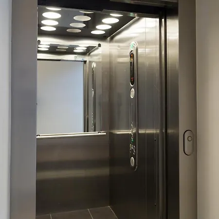 Modern In Old City Aparthotel Krakov